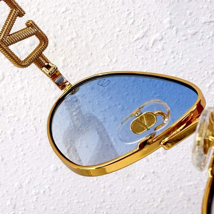 Picture of Valentino Sunglasses _SKUfw75731598fw